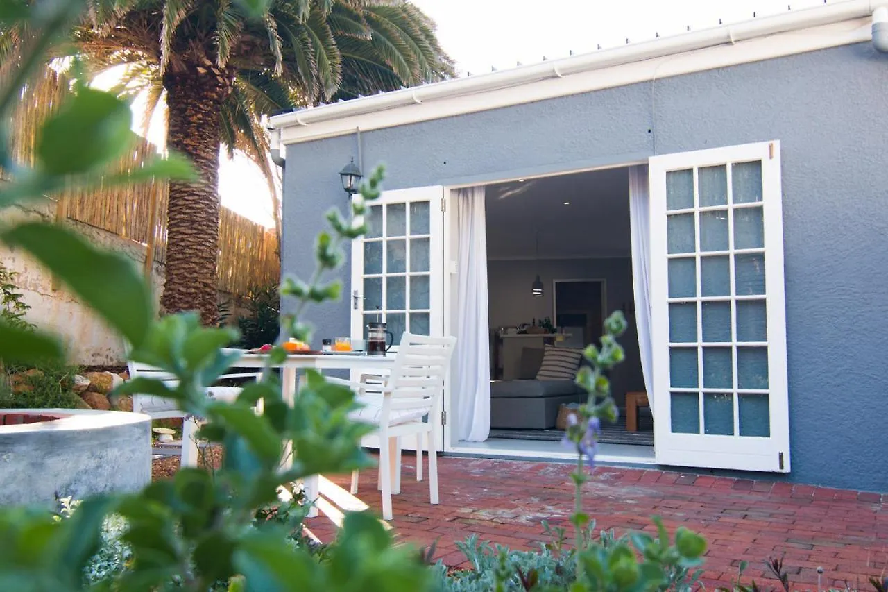 Spacious And Light Kalk Bay Garden Apartment Güney Afrika