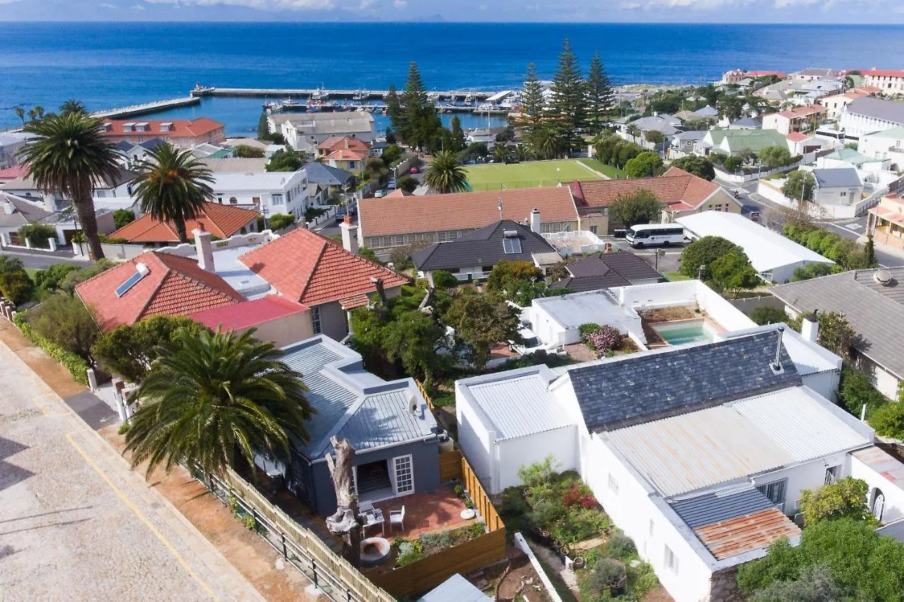Spacious And Light Kalk Bay Garden Apartment