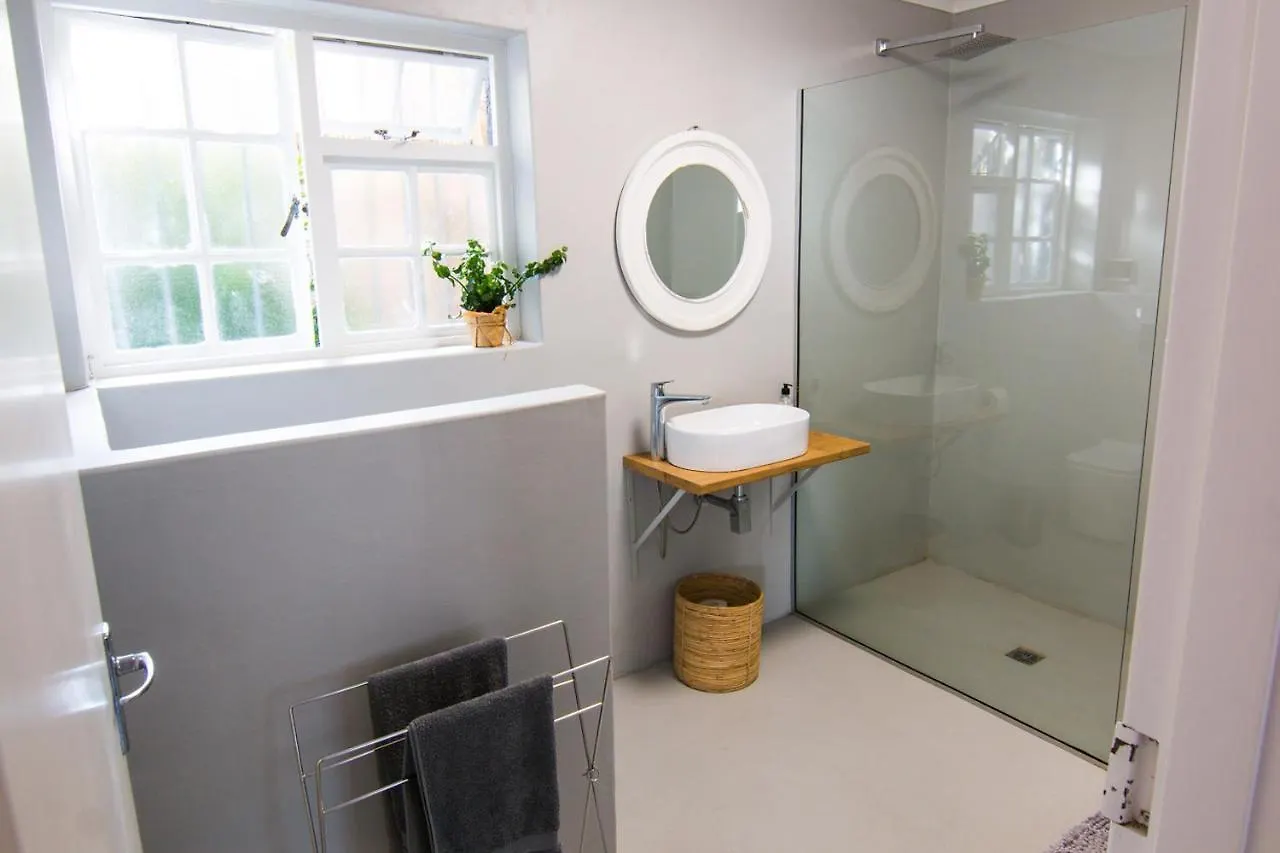Spacious And Light Kalk Bay Garden Apartment 0*,